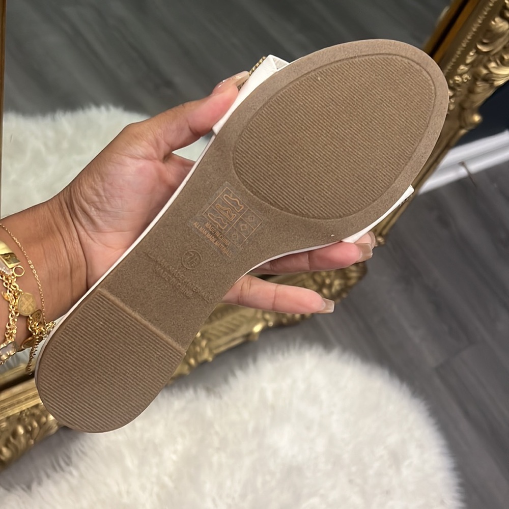 Beautiful sandal - Picture 3 of 3
